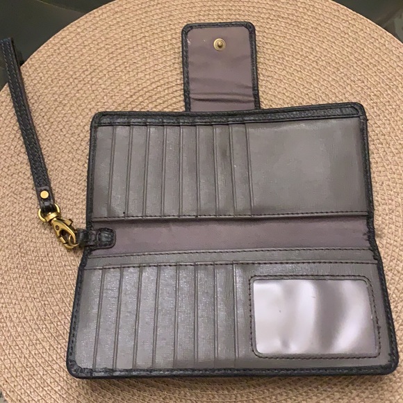 Black Leather Fossil Wallet Wristlet - Picture 2 of 6